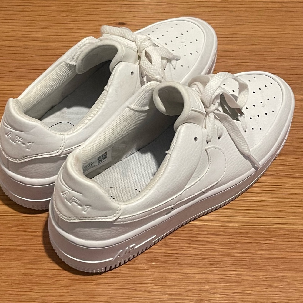 Nike Air Force 1 White Sneakers Shoes Women 7.5